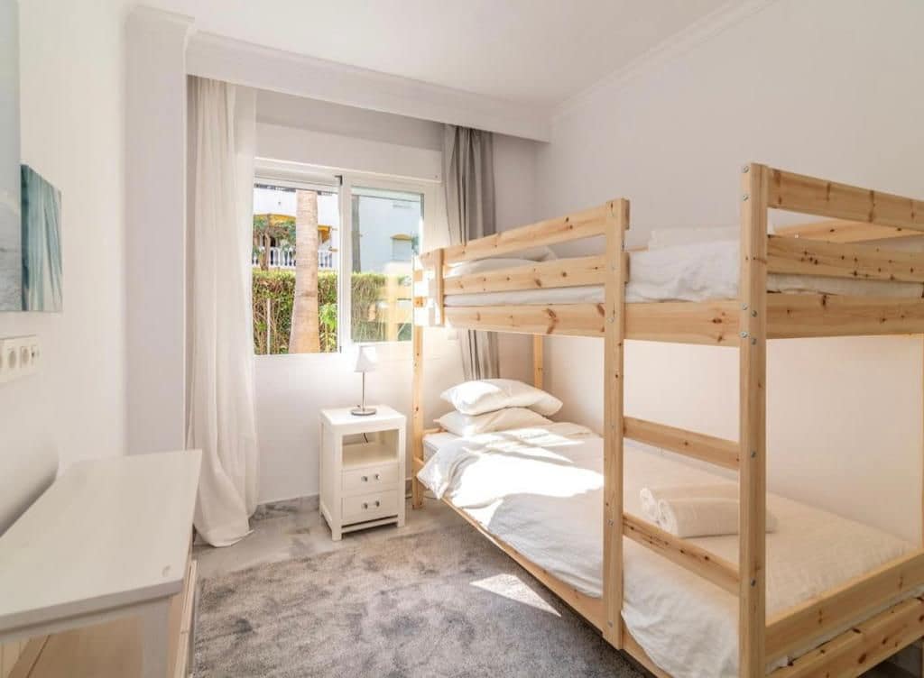 4 soveværelse Lejlighed til leje i Nueva Andalucia med garage - € 2.500 (Ref: 9335458)