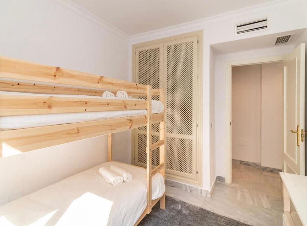 4 soveværelse Lejlighed til leje i Nueva Andalucia med garage - € 2.500 (Ref: 9335458)