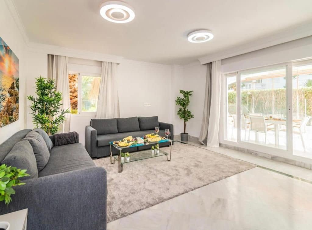 4 soveværelse Lejlighed til leje i Nueva Andalucia med garage - € 2.500 (Ref: 9335458)