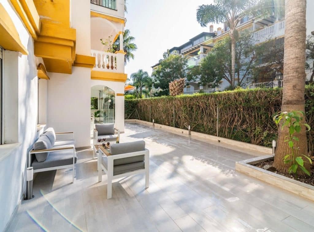 4 soveværelse Lejlighed til leje i Nueva Andalucia med garage - € 2.500 (Ref: 9335458)