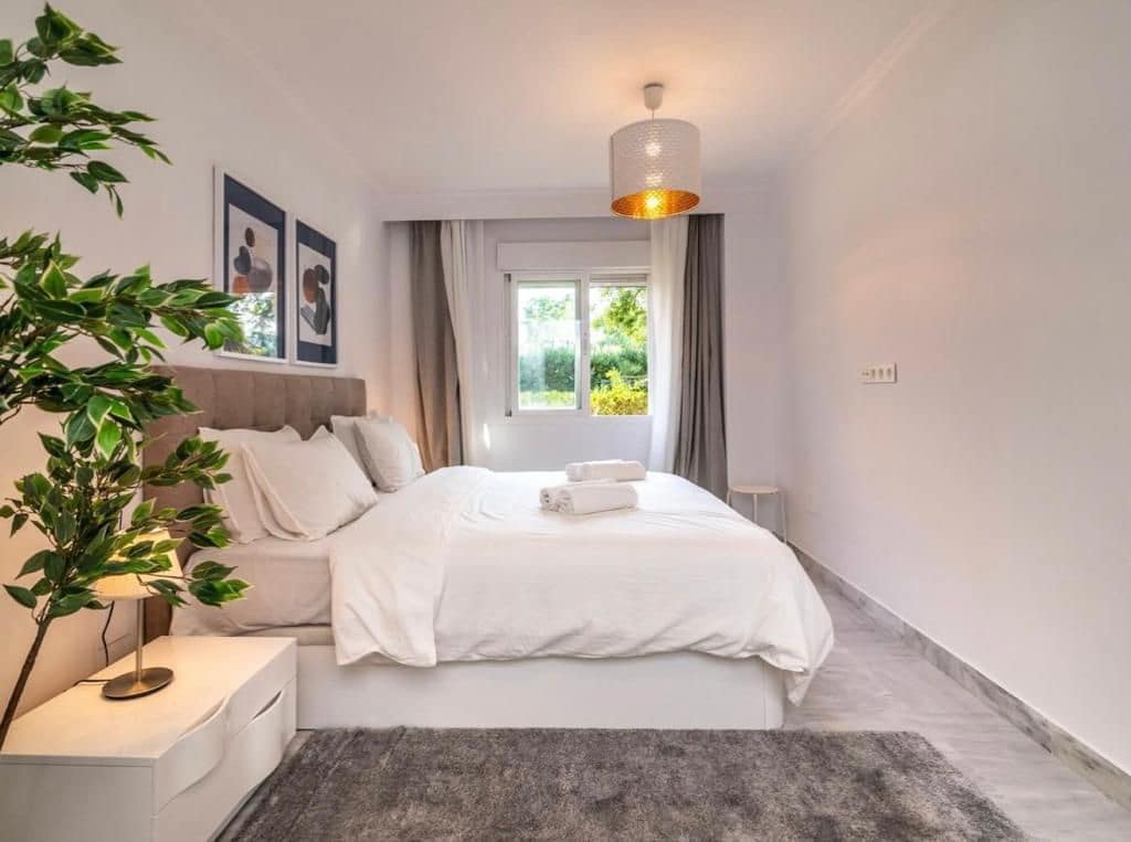 4 soveværelse Lejlighed til leje i Nueva Andalucia med garage - € 2.500 (Ref: 9335458)