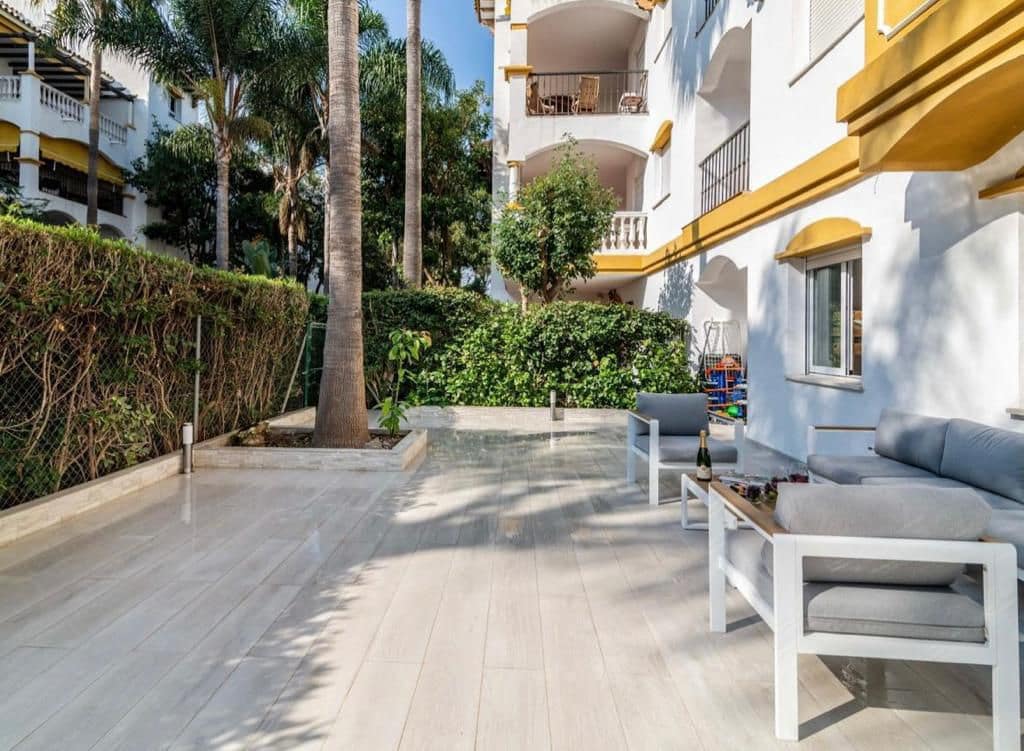 4 soveværelse Lejlighed til leje i Nueva Andalucia med garage - € 2.500 (Ref: 9335458)