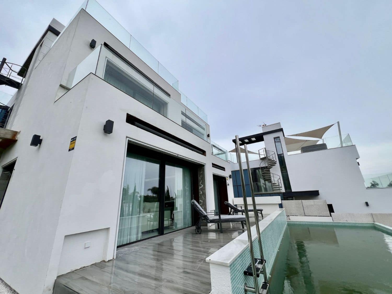 4 bedroom Villa for rent in Golden Mile - € 14,000 (Ref: 9349131)