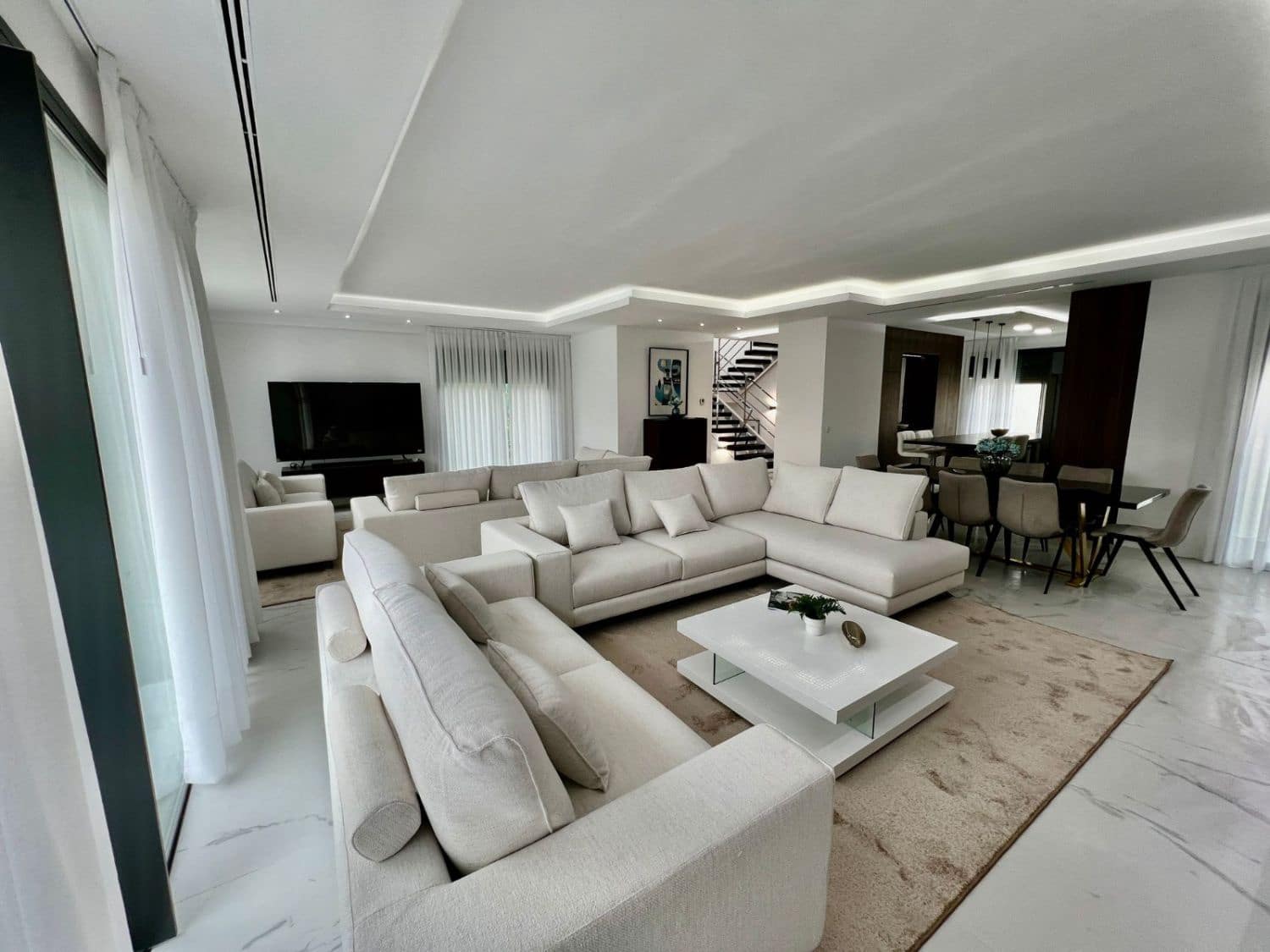 4 bedroom Villa for rent in Golden Mile - € 14,000 (Ref: 9349131)