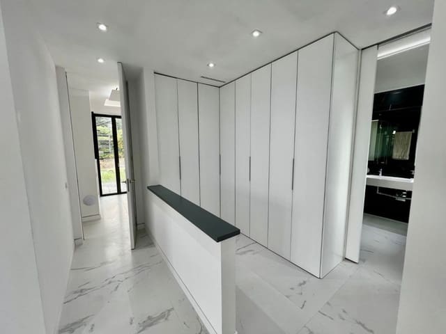 4 sypialnia Willa do wynajęcia w Lomas De Marbella, Marbella - 14 000 € (Ref: 9349131)