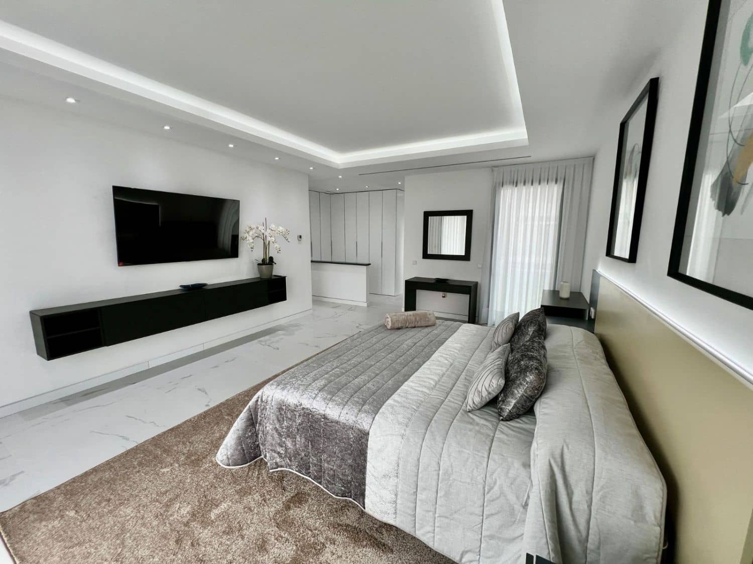 4 bedroom Villa for rent in Golden Mile - € 14,000 (Ref: 9349131)