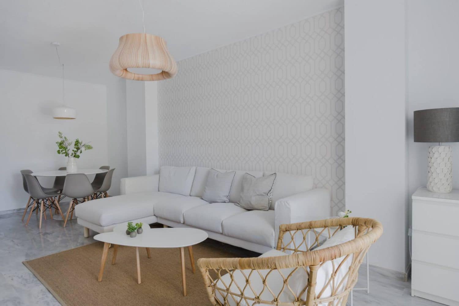 3 soverom Leilighet til leie i Nueva Andalucia med garasje - € 2 500 (Ref: 9349132)