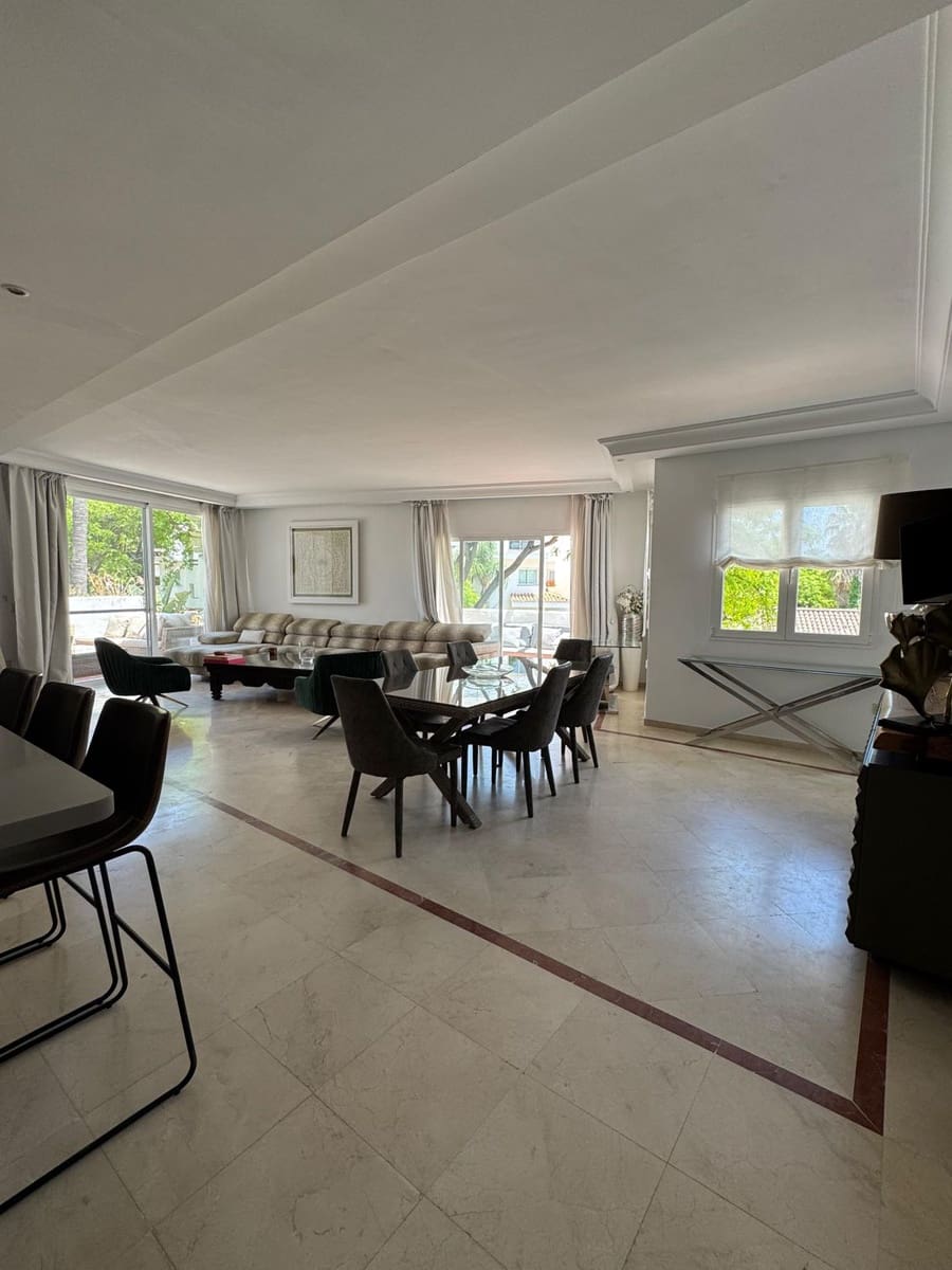 3 quarto Apartamento para arrendar em Marbella com garagem - 3 200 € (Ref: 9356408)