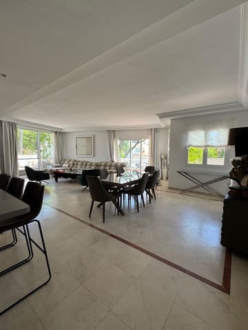 3 quarto Apartamento para arrendar em Puerto Banus, Marbella com garagem - 3 200 € (Ref: 9356408)