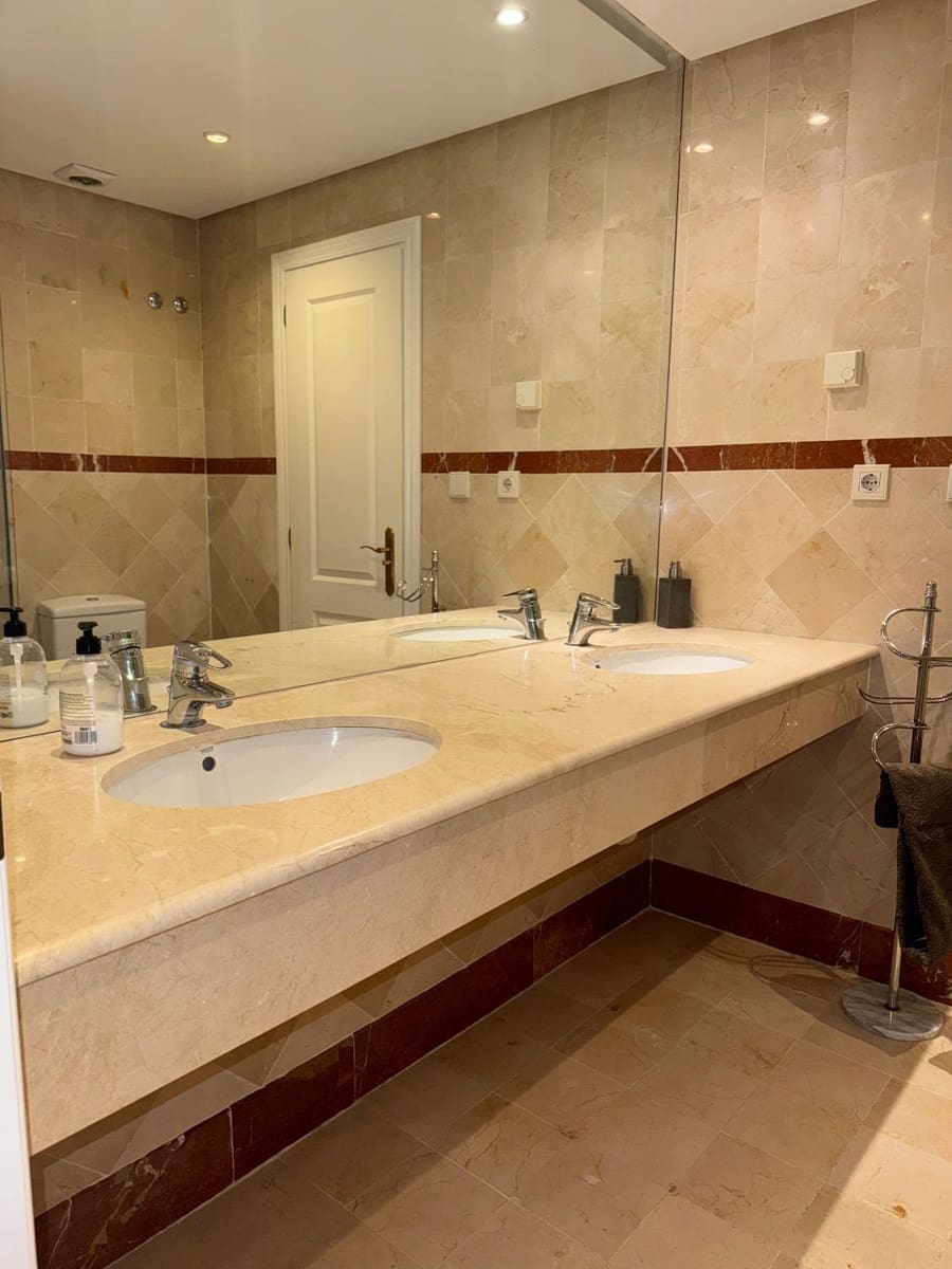 3 quarto Apartamento para arrendar em Marbella com garagem - 3 200 € (Ref: 9356408)