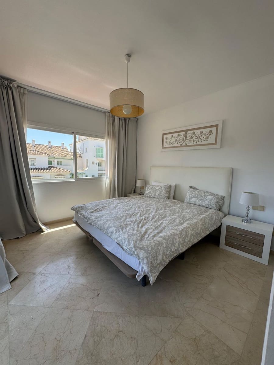 3 quarto Apartamento para arrendar em Marbella com garagem - 3 200 € (Ref: 9356408)