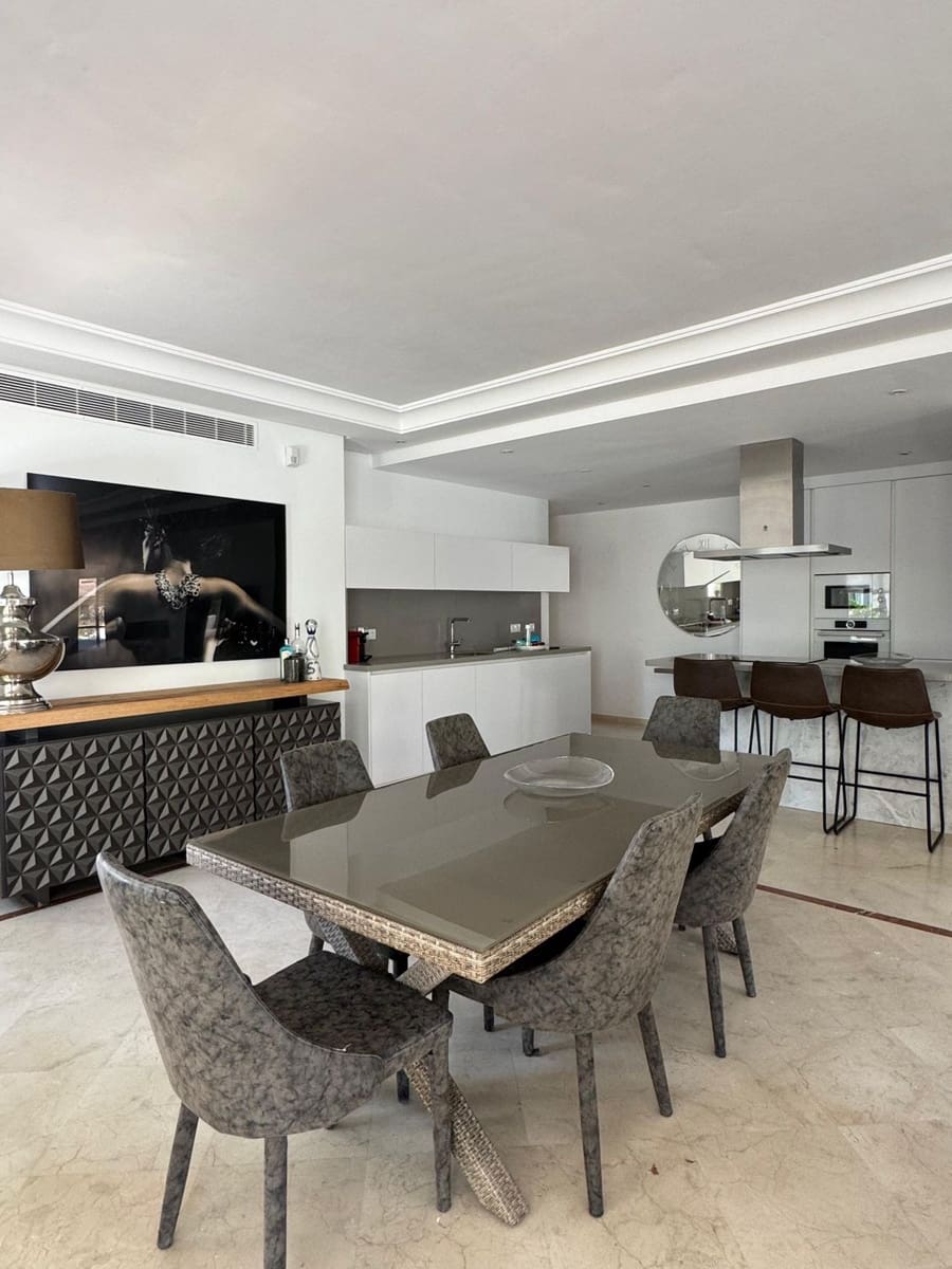 3 quarto Apartamento para arrendar em Marbella com garagem - 3 200 € (Ref: 9356408)