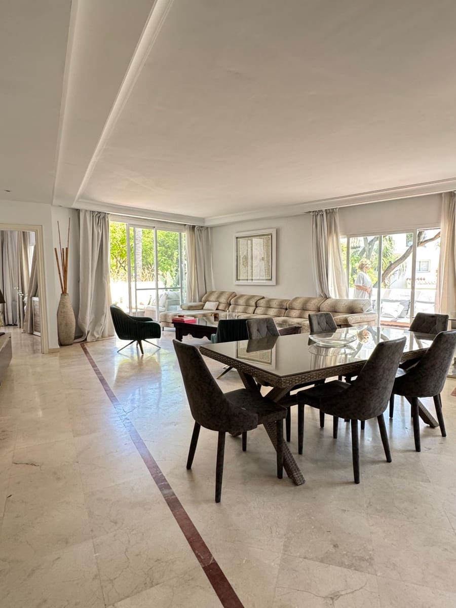 3 quarto Apartamento para arrendar em Marbella com garagem - 3 200 € (Ref: 9356408)