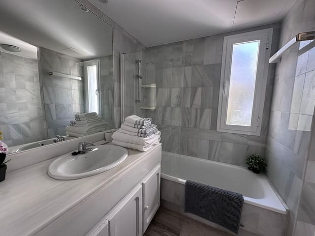 3 slaapkamer Appartement te huur in La Dama de Noche - La Alzambra, Marbella - € 2.850 (Ref: 9396541)