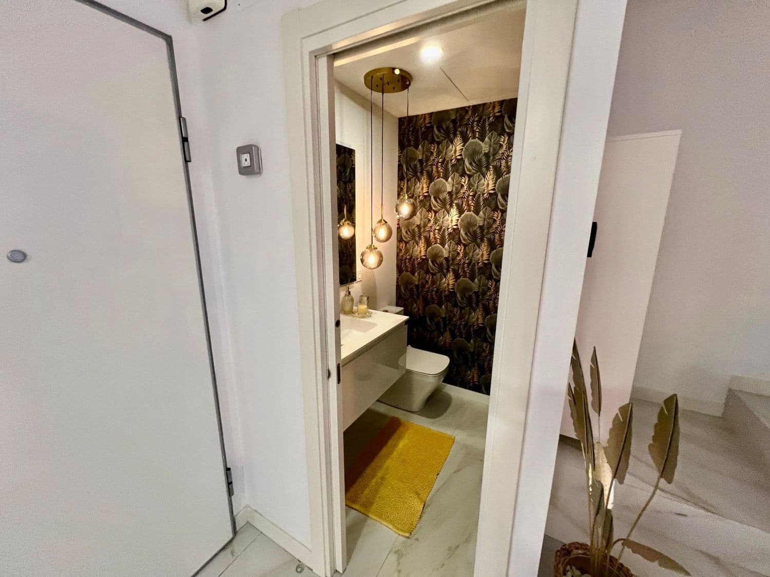 3 sypialnia Dom szeregowy do wynajęcia w Nueva Andalucia z garażem - 3 600 € (Ref: 9436940)