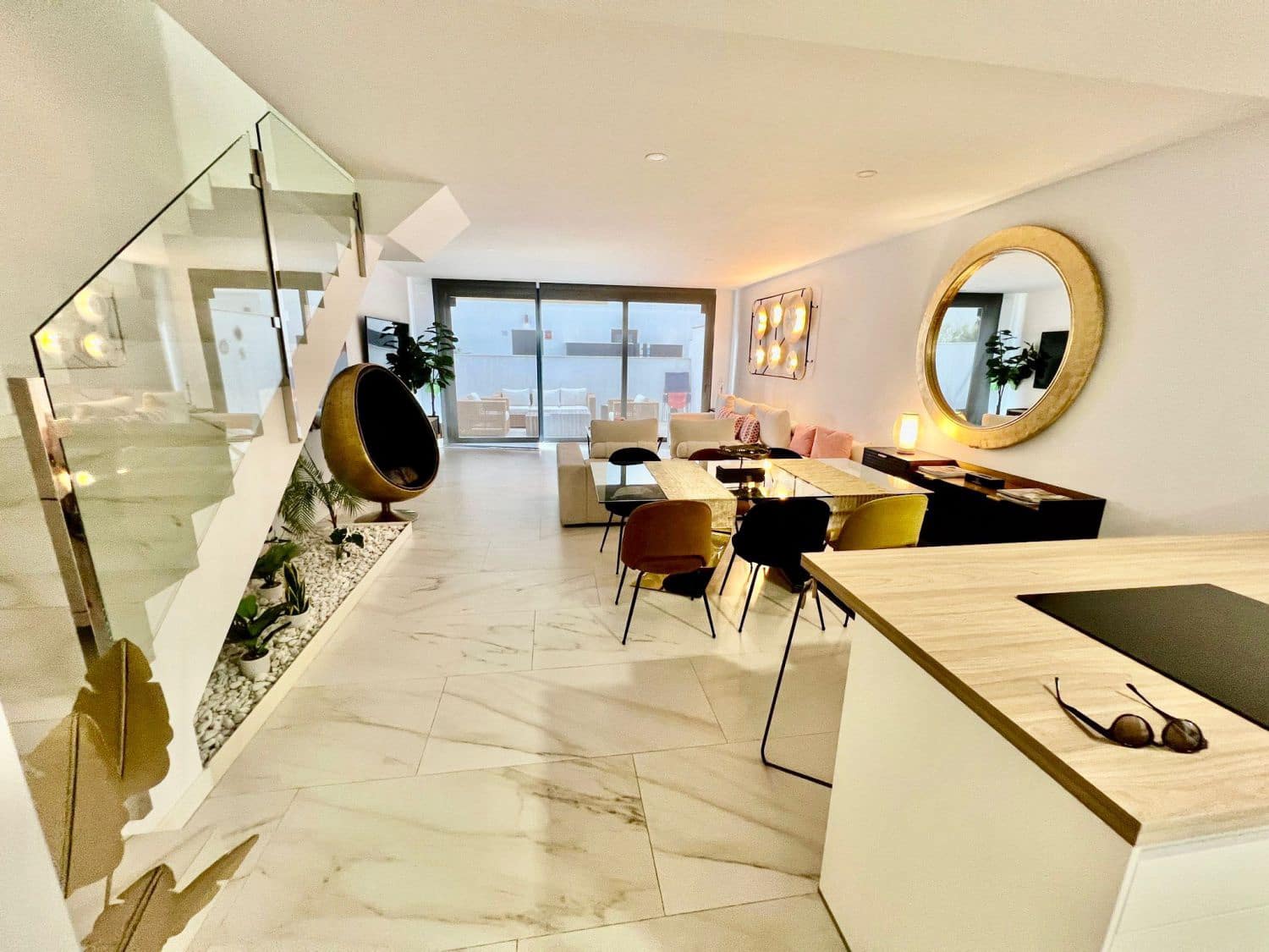 3 sypialnia Dom szeregowy do wynajęcia w Nueva Andalucia z garażem - 3 600 € (Ref: 9436940)