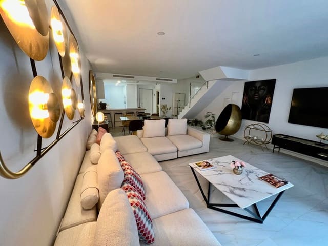 3 sypialnia Dom szeregowy do wynajęcia w La Dama de Noche - La Alzambra, Marbella z garażem - 3 600 € (Ref: 9436940)