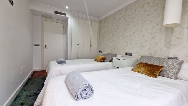 Appartement de 3 chambres à louer à Marbella avec garage - 4 000 € (Ref: 9530127)