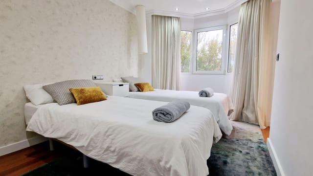 Appartement de 3 chambres à louer à Marbella avec garage - 4 000 € (Ref: 9530127)