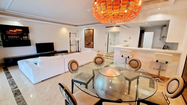 Appartement de 3 chambres à louer à Marbella avec garage - 4 000 € (Ref: 9530127)