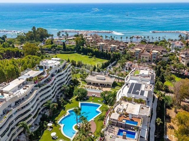 Appartement de 3 chambres à louer à Marbella avec garage - 4 000 € (Ref: 9530127)