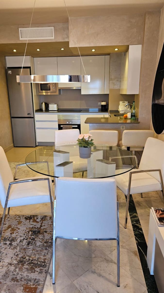 2 slaapkamer Appartement te koop in Puerto Banus met garage - € 610.000 (Ref: 9568216)