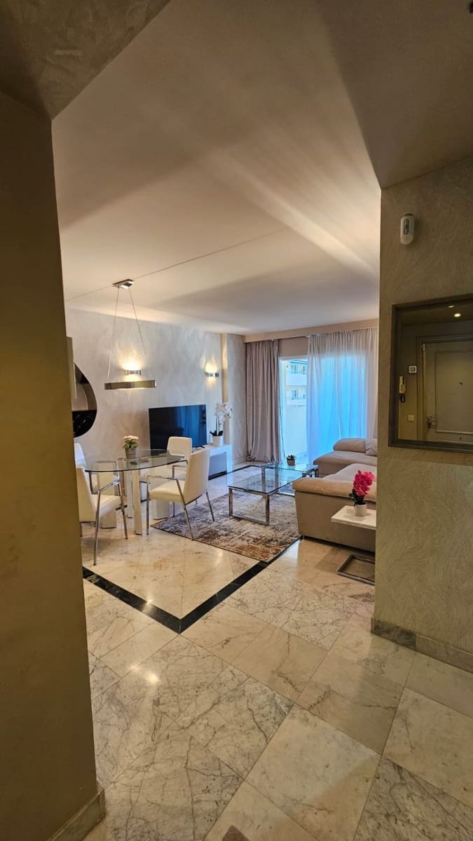 2 slaapkamer Appartement te koop in Puerto Banus met garage - € 610.000 (Ref: 9568216)