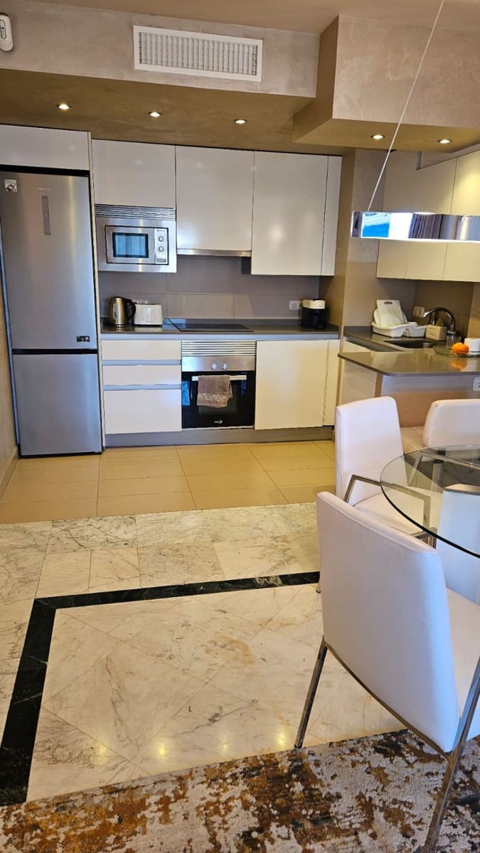 2 slaapkamer Appartement te koop in Puerto Banus met garage - € 610.000 (Ref: 9568216)