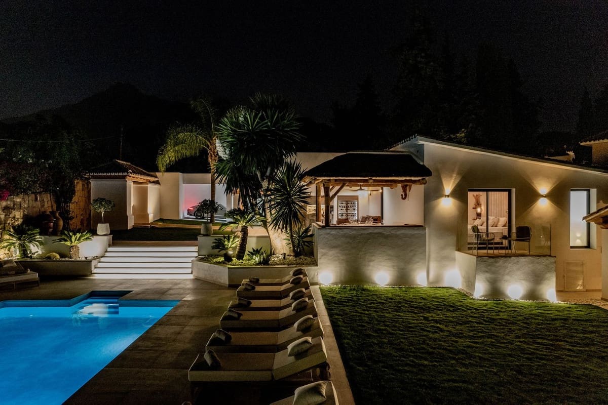 6 bedroom Villa for rent in Marbella with garage - € 25,000 (Ref: 9568217)