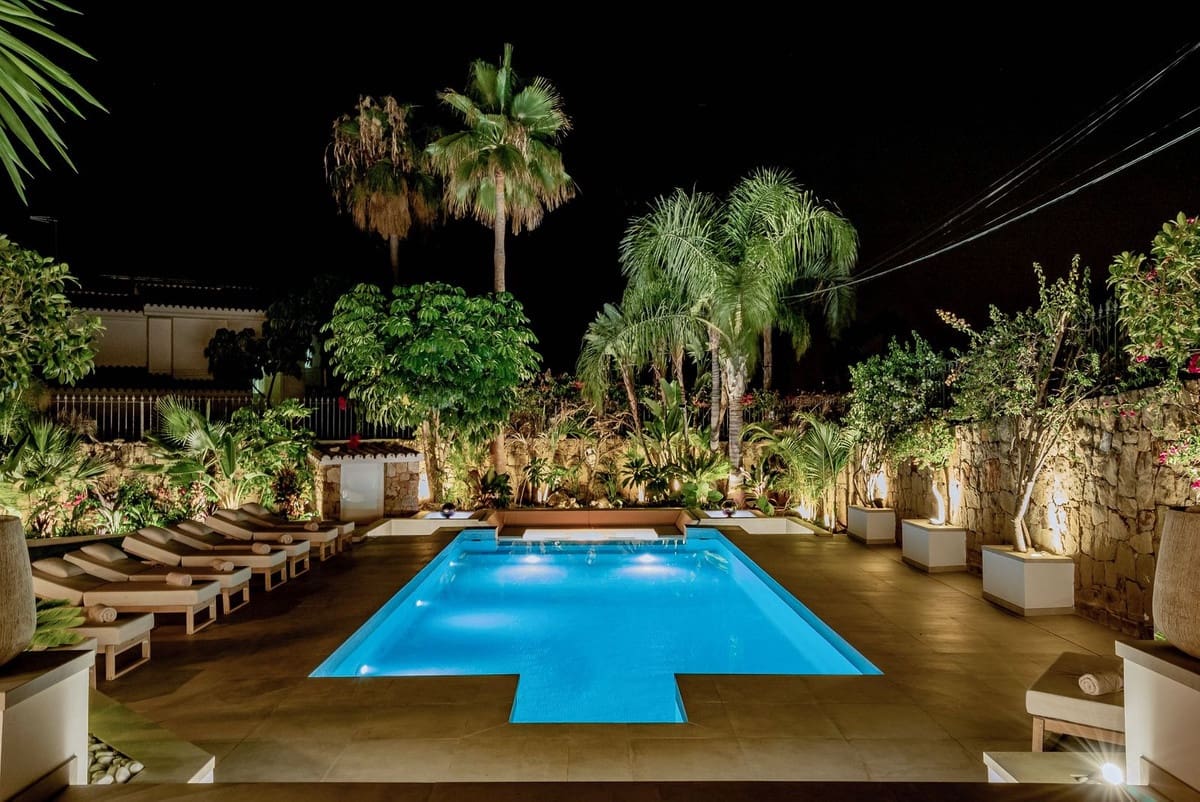 6 bedroom Villa for rent in Marbella with garage - € 25,000 (Ref: 9568217)