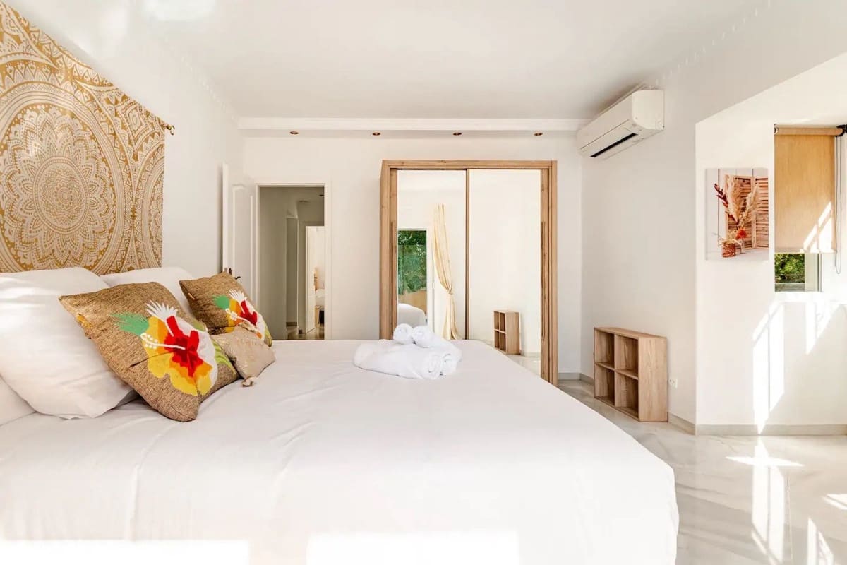 4 bedroom Villa for sale in Marbella with garage - € 1,800,000 (Ref: 9568218)