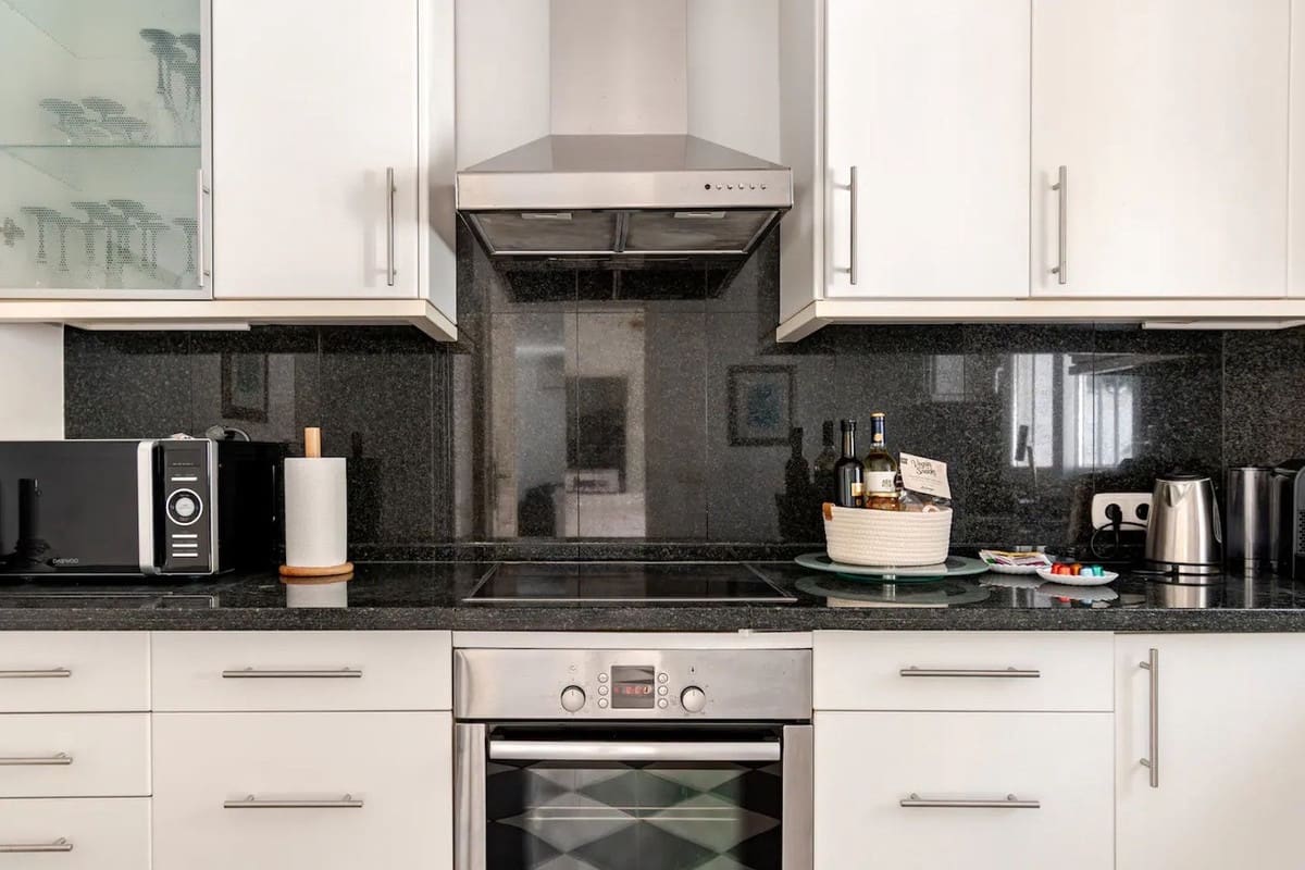 4 bedroom Villa for sale in Marbella with garage - € 1,800,000 (Ref: 9568218)