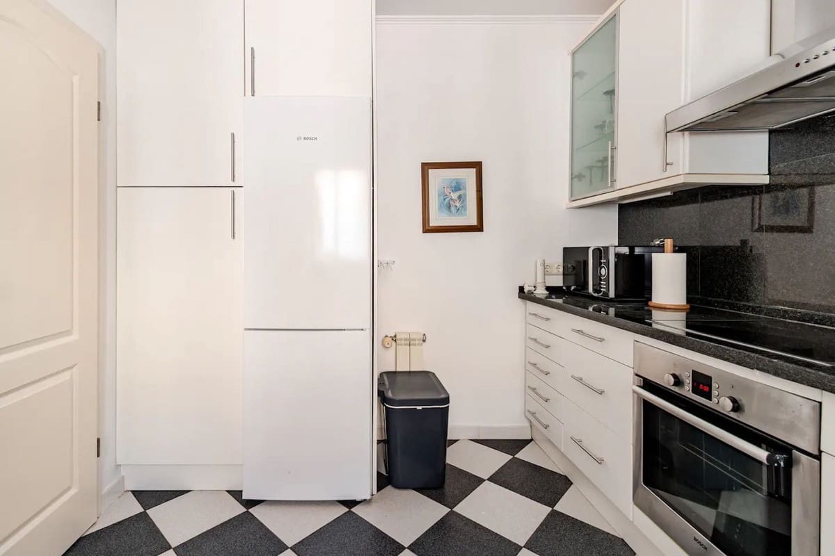 4 bedroom Villa for sale in Marbella with garage - € 1,800,000 (Ref: 9568218)