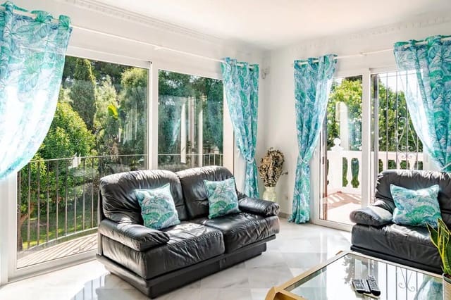 Chalet de 4 habitaciones en Nagüeles Alto, Marbella en venta con garaje - 1.800.000 € (Ref: 9568218)