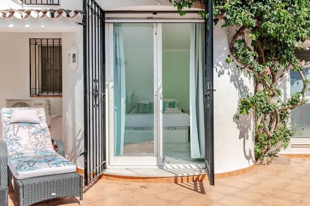 4 bedroom Villa for sale in Marbella with garage - € 1,800,000 (Ref: 9568218)