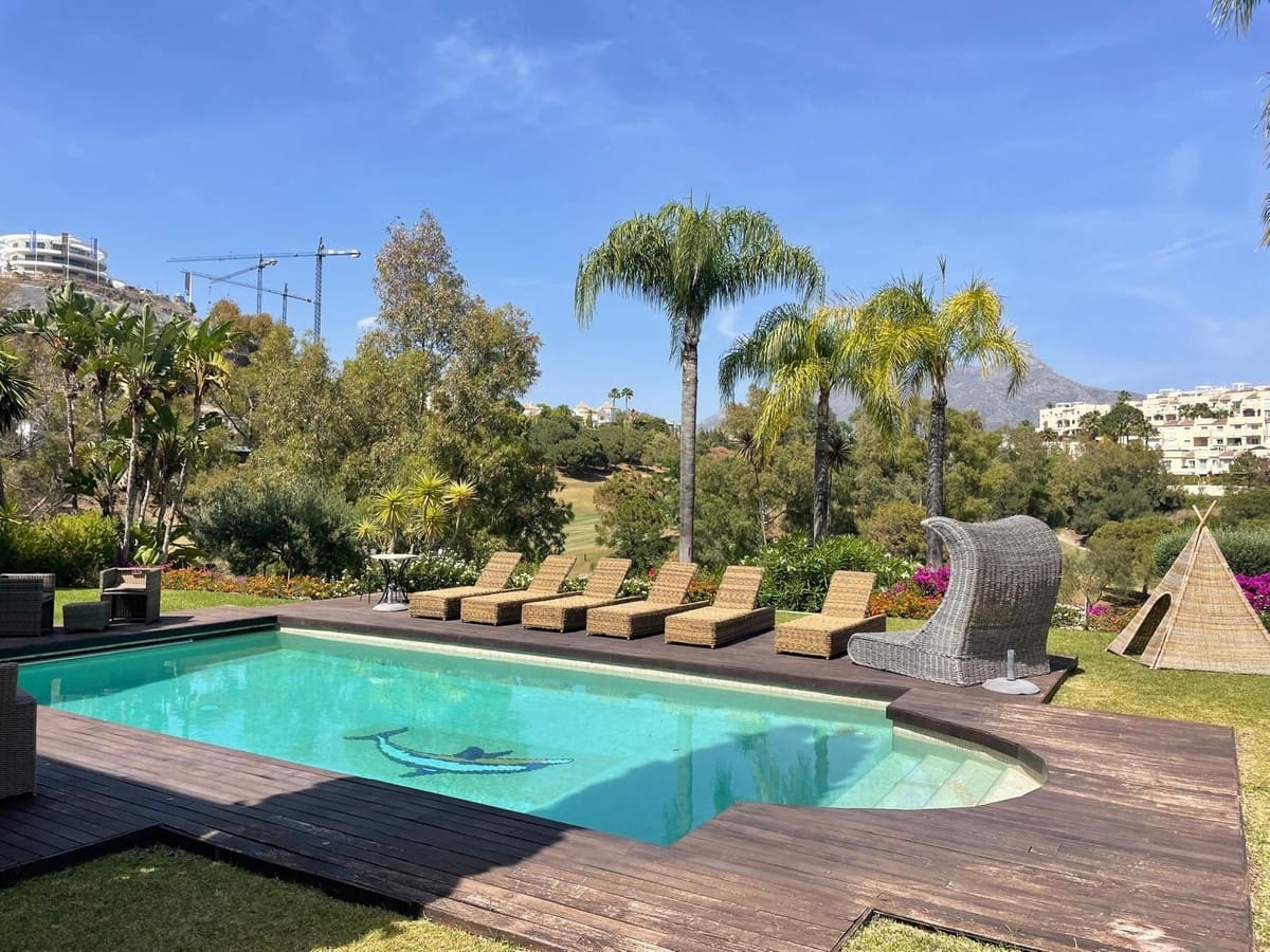 4 bedroom Villa for rent in La Quinta with garage - € 12,000 (Ref: 9568219)