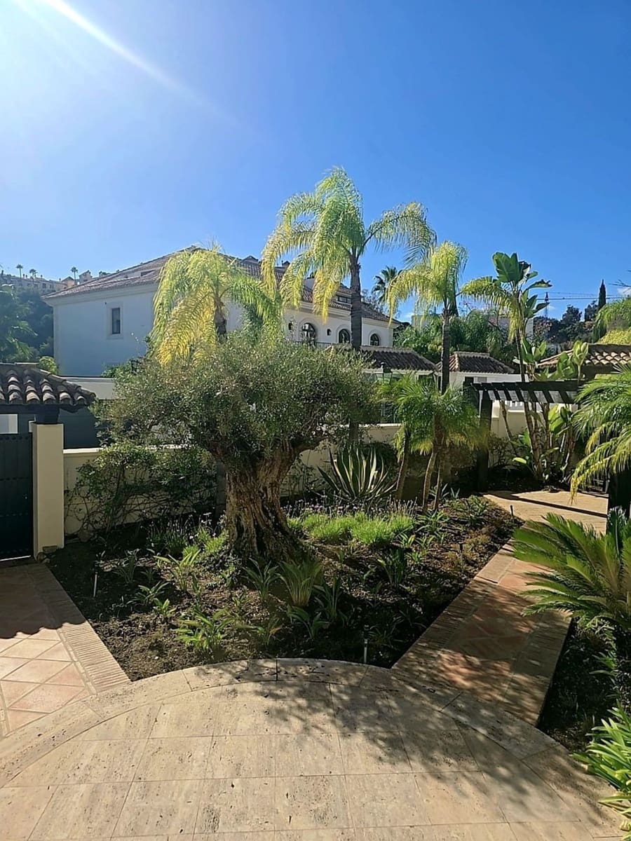 4 bedroom Villa for rent in La Quinta with garage - € 12,000 (Ref: 9568219)