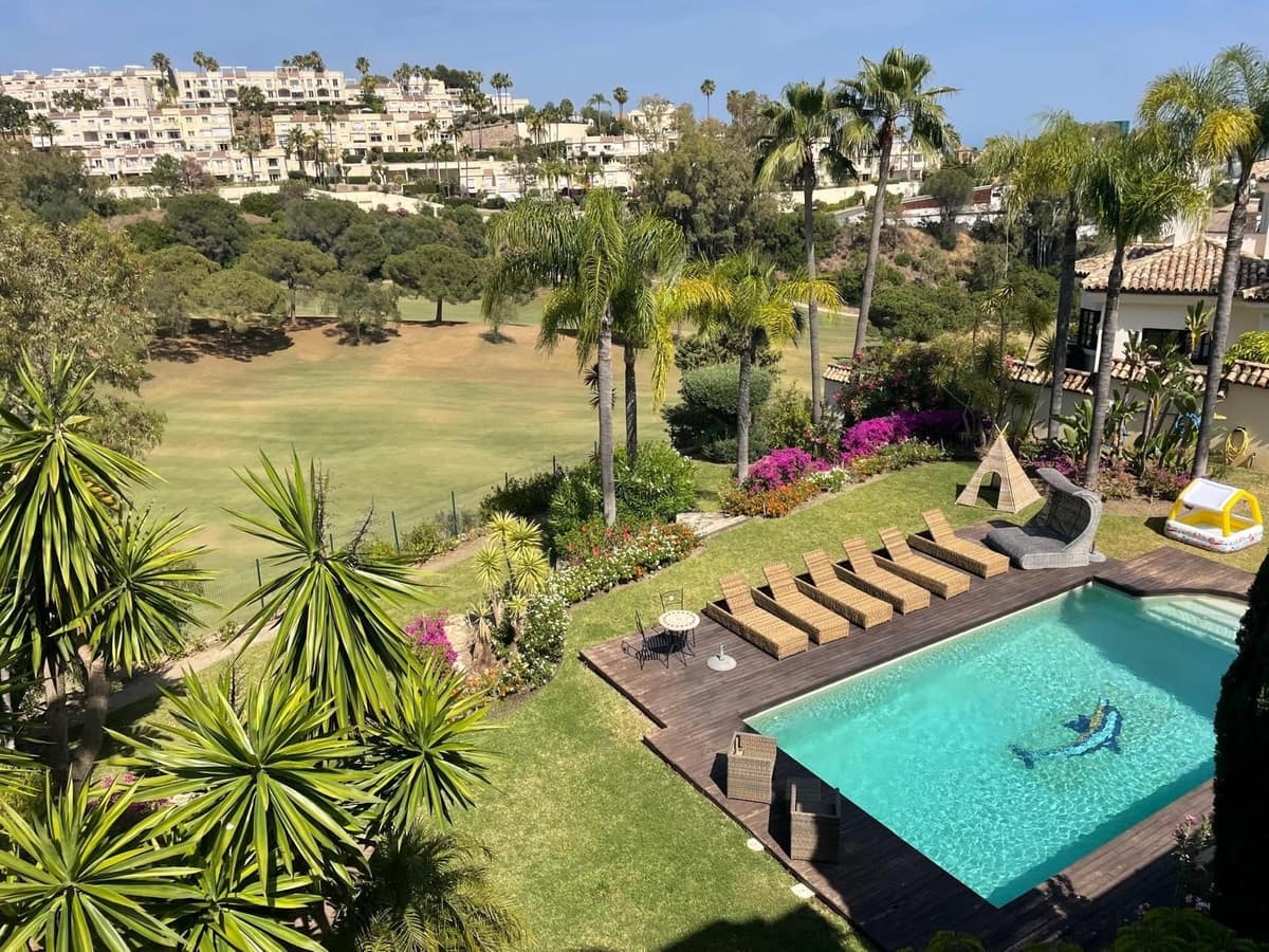 4 bedroom Villa for rent in La Quinta with garage - € 12,000 (Ref: 9568219)