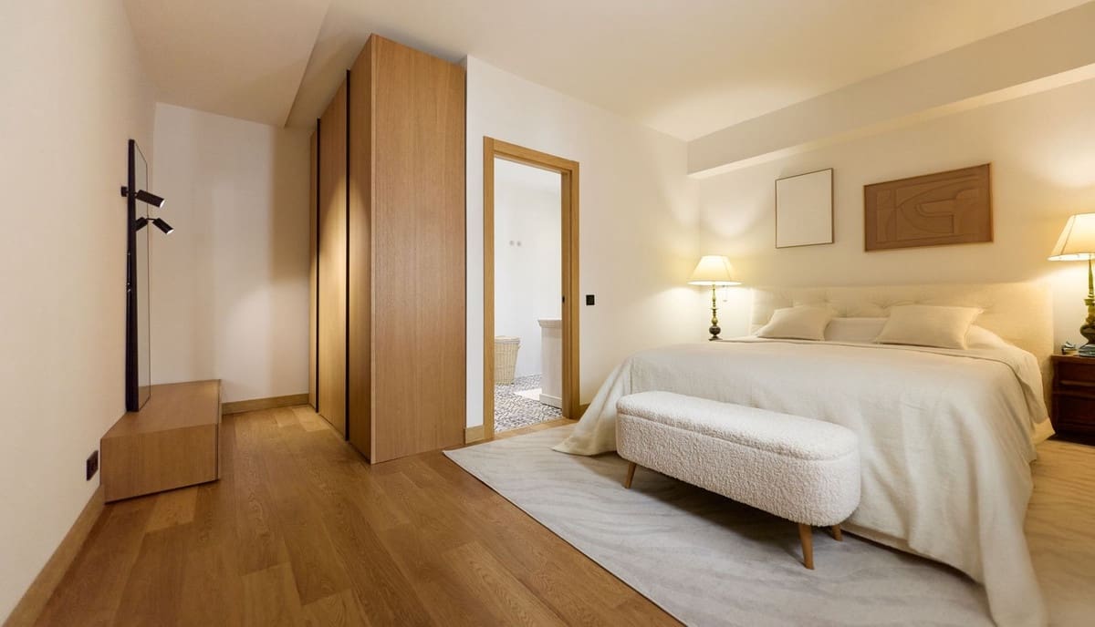 2 bedroom Apartment for sale in Marbella with garage - € 1,100,000 (Ref: 9570814)