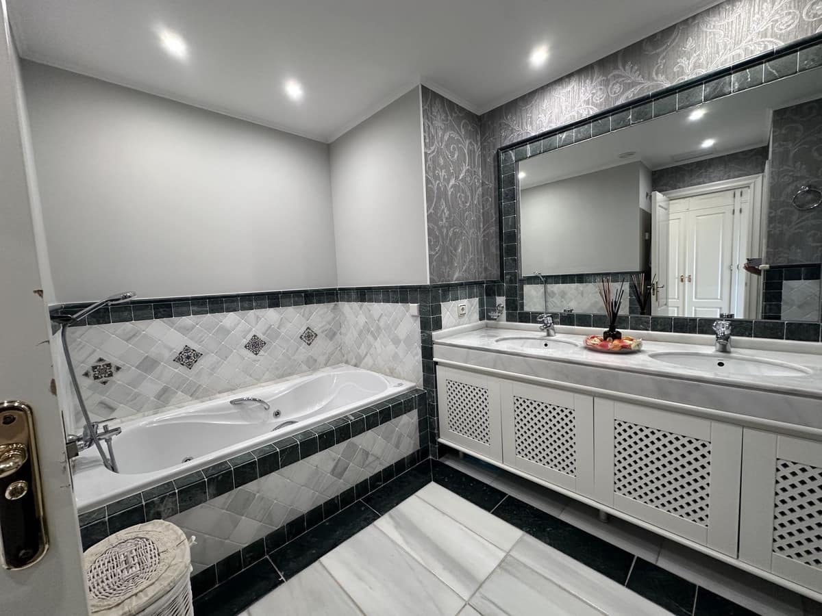 4 sovrum Lägenhet till salu i Golden Mile med garage - 2 100 000 € (Ref: 9570816)