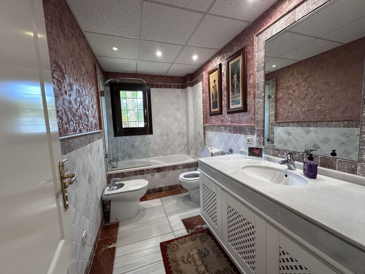 4 sovrum Lägenhet till salu i Golden Mile med garage - 2 100 000 € (Ref: 9570816)