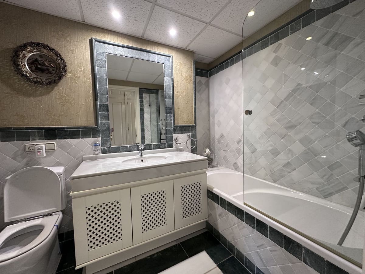 4 sovrum Lägenhet till salu i Golden Mile med garage - 2 100 000 € (Ref: 9570816)