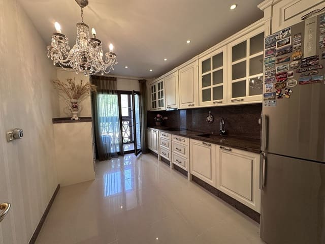 4 quarto Apartamento para venda em Lomas De Marbella, Marbella com garagem - 2 100 000 € (Ref: 9570816)