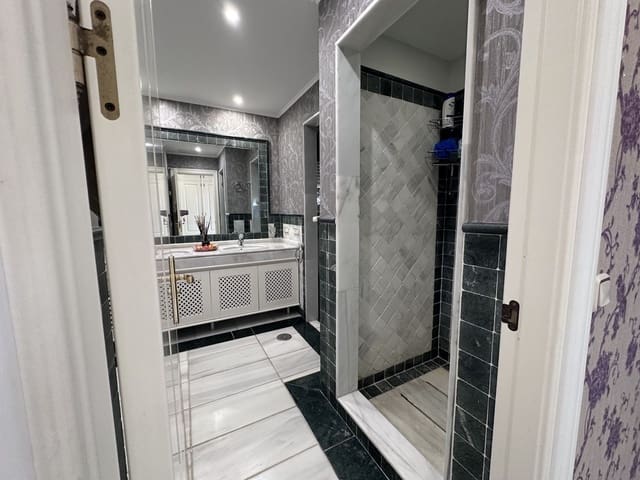 4 quarto Apartamento para venda em Lomas De Marbella, Marbella com garagem - 2 100 000 € (Ref: 9570816)