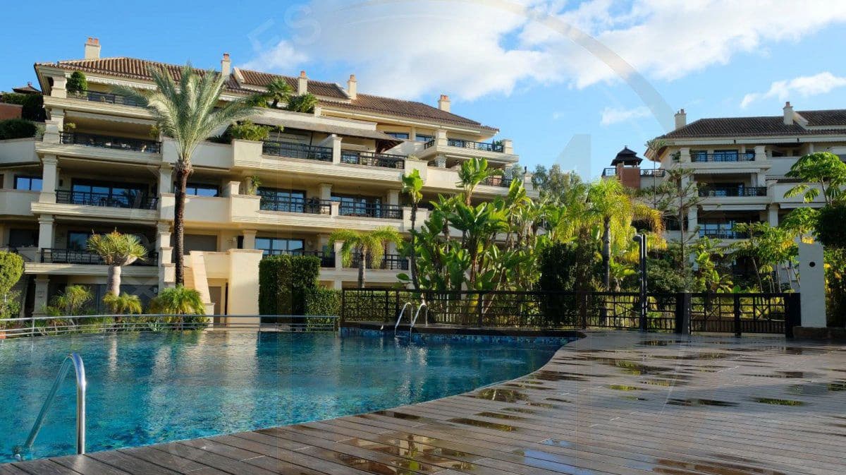 3 Zimmer Apartment zu vermieten in Puerto Banus - 14.000 € (Ref: 9574076)