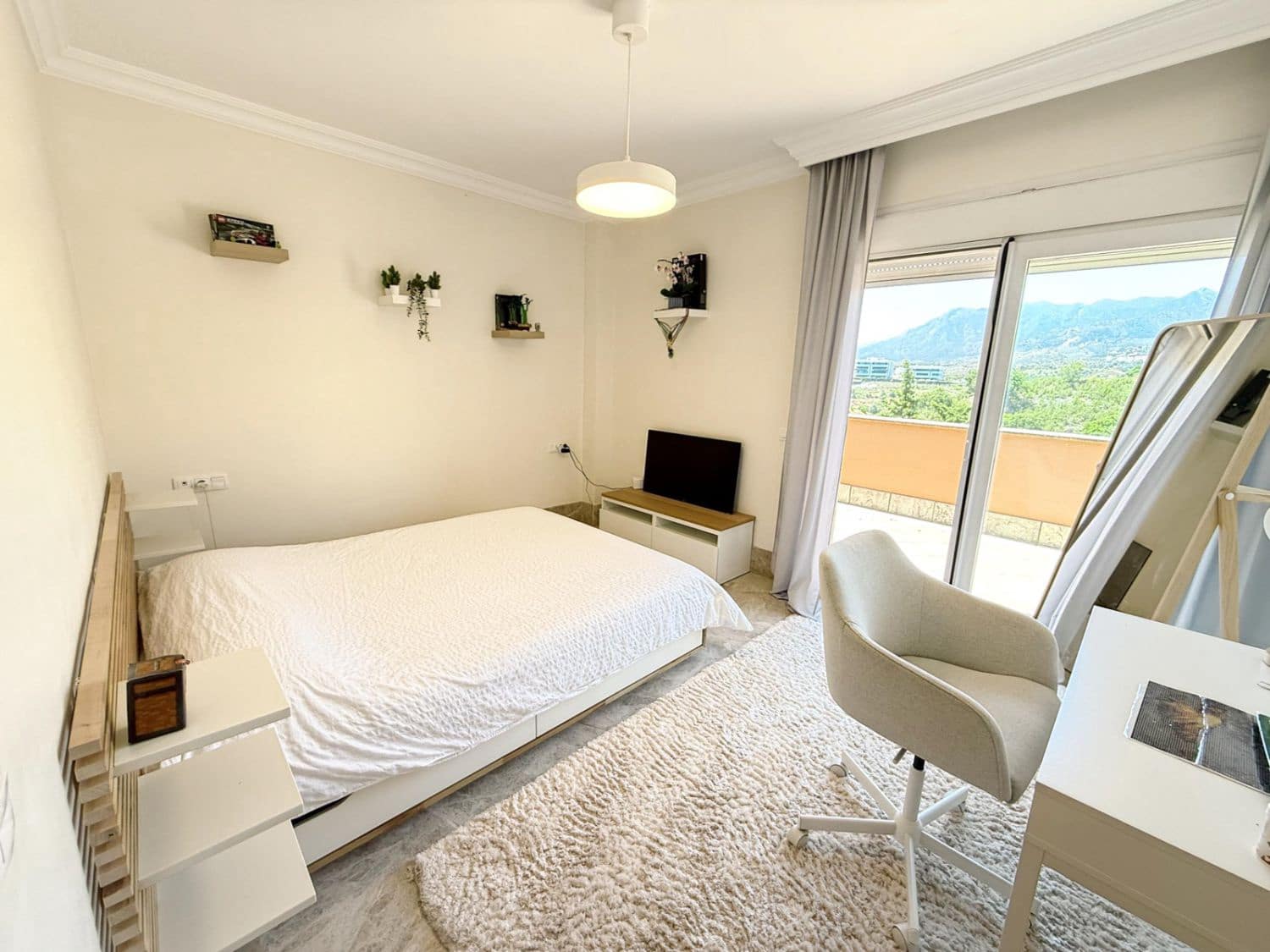 3 bedroom Terraced Villa for rent in Marbella with garage - € 3,500 (Ref: 9644598)