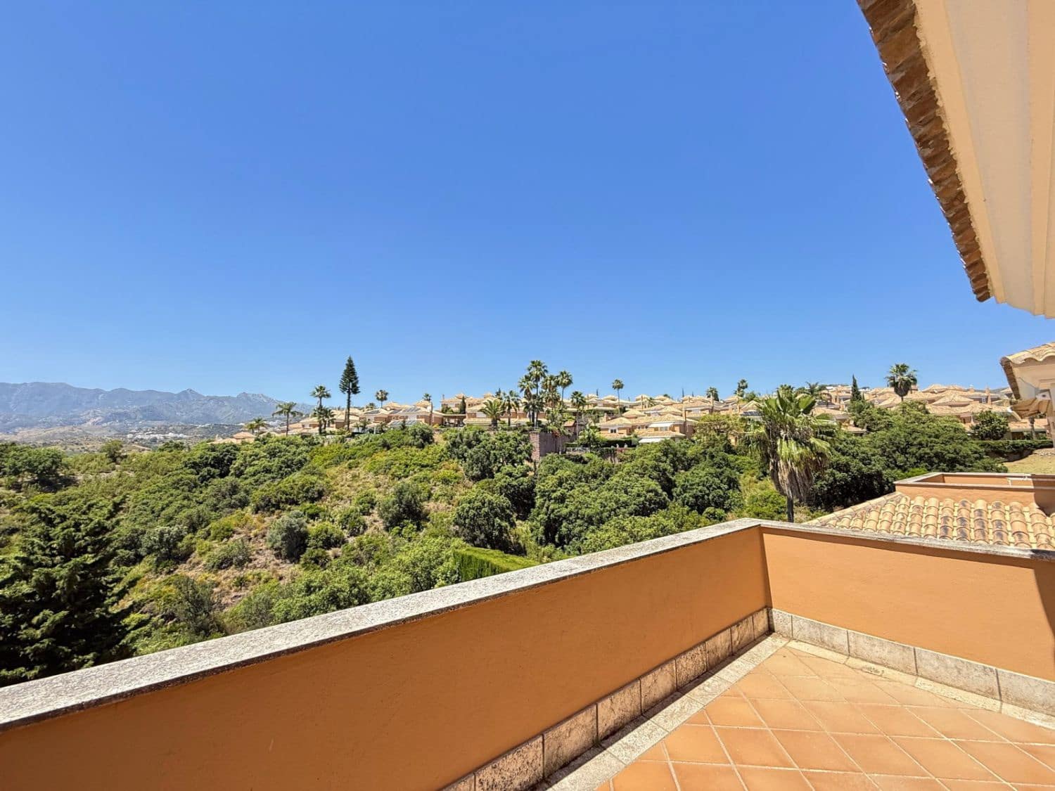 3 bedroom Terraced Villa for rent in Marbella with garage - € 3,500 (Ref: 9644598)