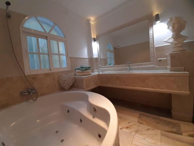 6 sypialnia Willa do wynajęcia w El Velerín, Estepona - 5 500 € (Ref: 9655760)