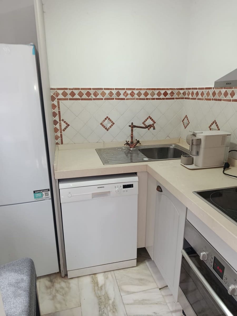 Villa/Maison de 6 chambres à louer à El Velerin - 5 500 € (Ref: 9655760)
