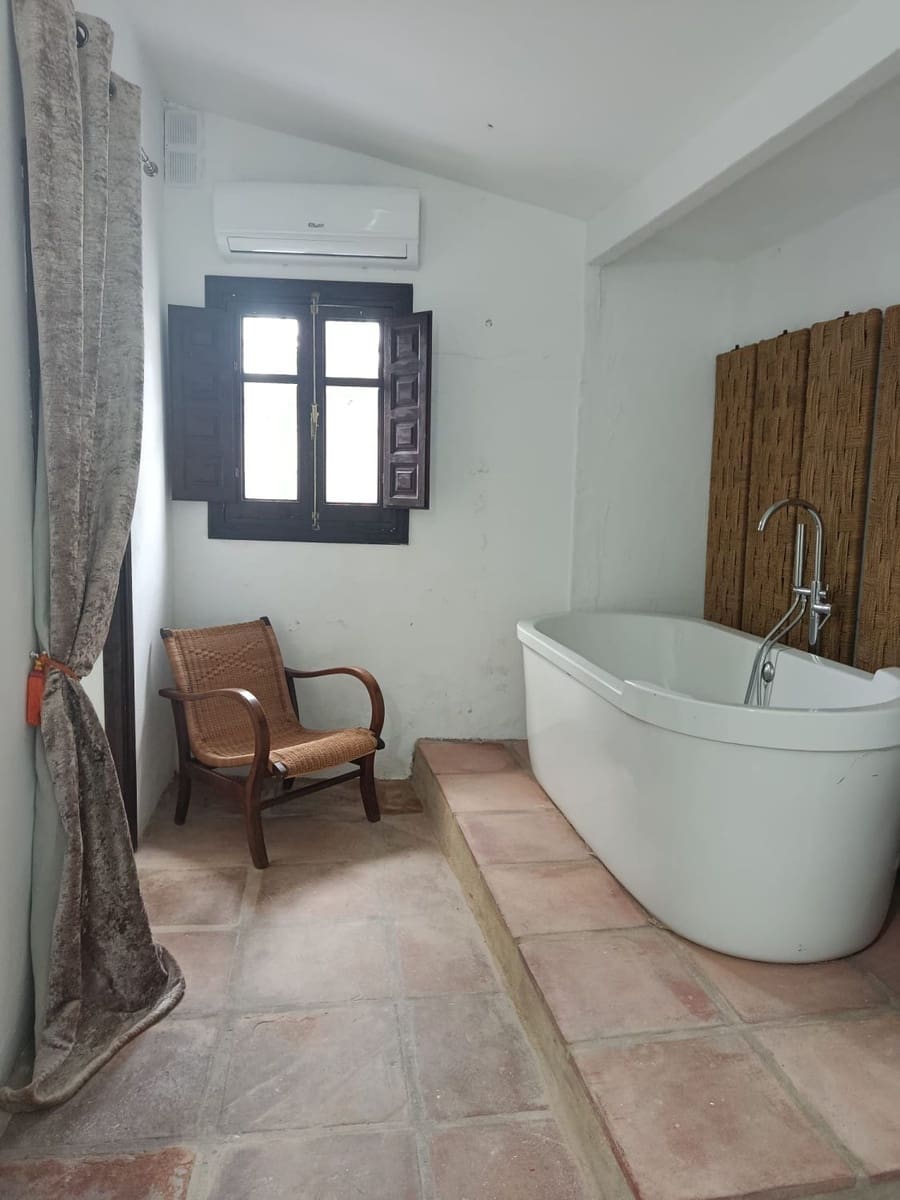 Villa/Maison de 6 chambres à louer à El Velerin - 5 500 € (Ref: 9655760)